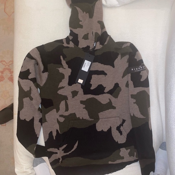 Never worn NWT John Richmond camo hoodie sweater. Bought from Farfetch for $250. - Picture 4 of 5
